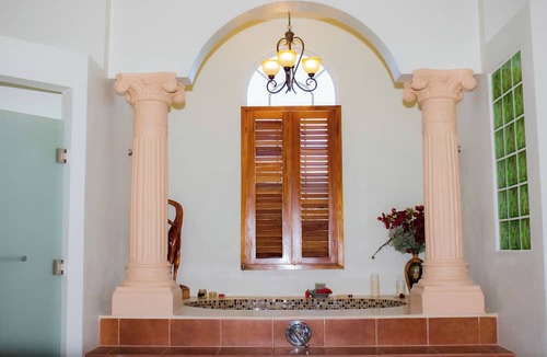 Orchid Bay Bed & Breakfast | The Crimson Orchid Inn at Orchid Bay
