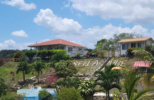 Georgeville Hotel | Bella Vue Vacation Home & Cabins