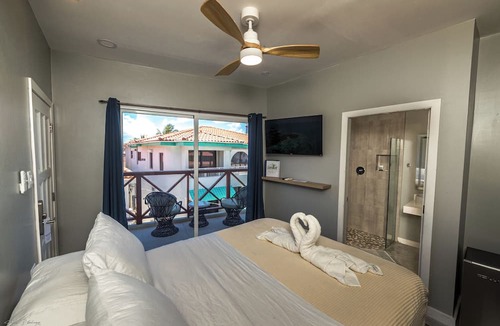 San Pedro Hostel | Sandbar Beachfront Hotel & Hostel