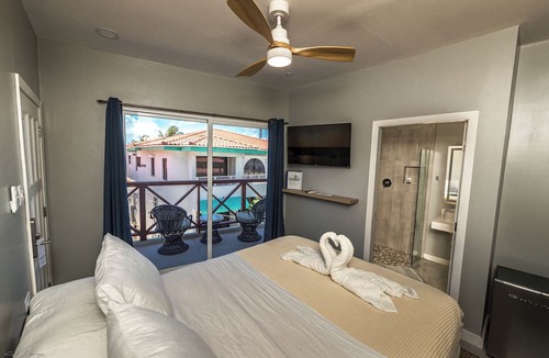 San Pedro Hostel | Sandbar Beachfront Hotel & Hostel