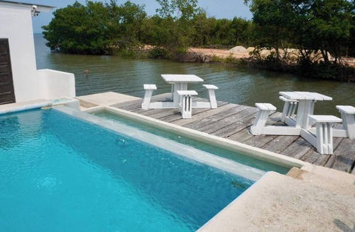 Belize City Apartment | Poolside Seaview Studio With Infinity Pool & Overwater Deck Near Airport, 1st FL