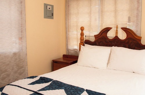 Dangriga Bed & Breakfast | Hummingbird Estate Cabanas