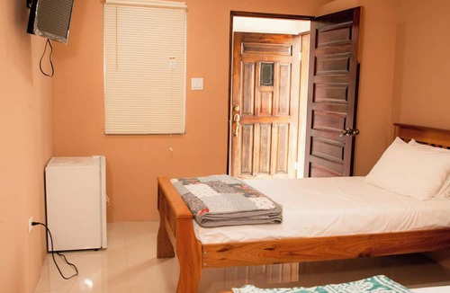 Dangriga Bed & Breakfast | Hummingbird Estate Cabanas