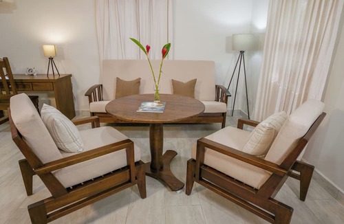 Armenia Hotel | Roaring River Resort