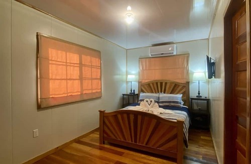 Placencia House | Cashew Tree Cabana-Small Cosy, Close to the Beach.