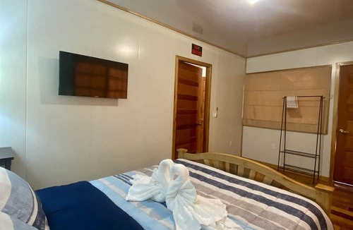 Placencia House | Cashew Tree Cabana-Small Cosy, Close to the Beach.