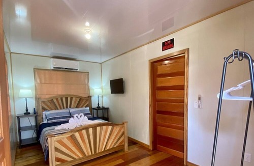Placencia House | Cashew Tree Cabana-Small Cosy, Close to the Beach.