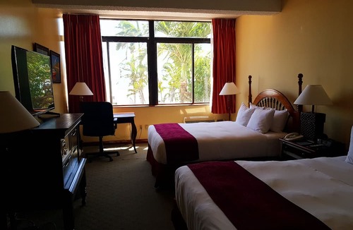 Fort George Hotel | Radisson Fort George Hotel and Marina