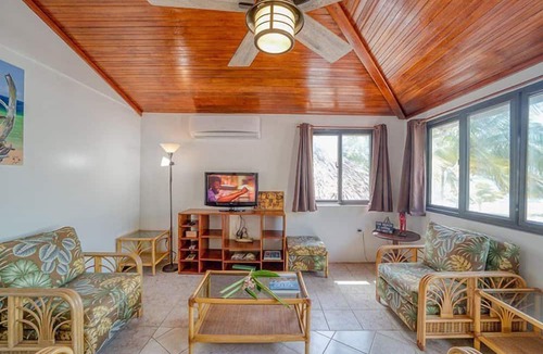 Placencia Hotel | Green Parrot Belize