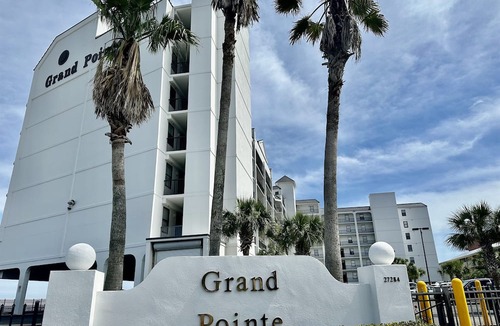 Orange Beach Condo | Beautiful 2nd Floor Condo located on the Beach with Views of The Pass