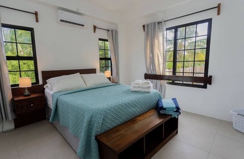 Caye Caulker Apartment | Bay Towers Hotel