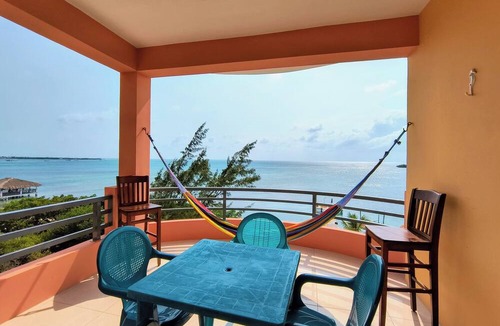 Caye Caulker Apartment | Bay Towers Hotel