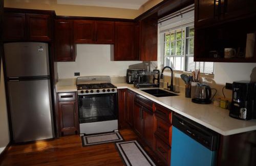 Santa Elena House | Casa Delfina Beautiful, cozy, log cabin home!