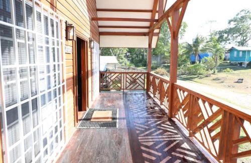 Santa Elena House | Casa Delfina Beautiful, cozy, log cabin home!