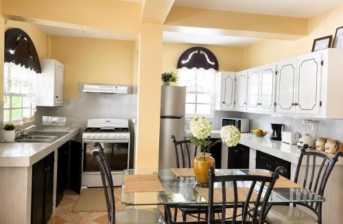 San Ignacio Hotel | EV's Place