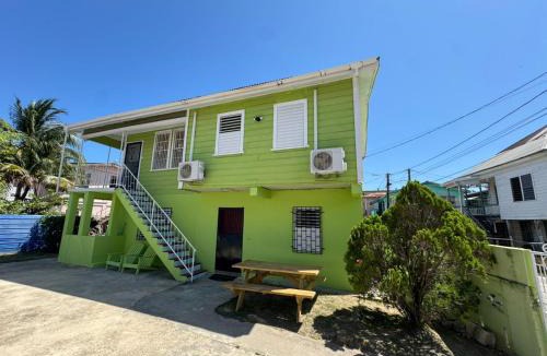 Belize City Hostel | McKay's Hostel Bed & Bath