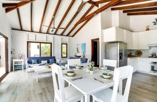Placencia Villa | Hidden Gem 3-Bedroom Infinity Pool Villa on Beach