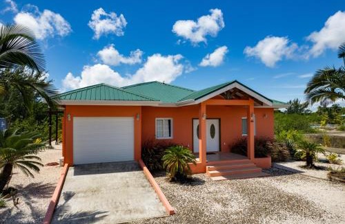 Placencia Villa | Modern Home with Private Plunge Pool in Placencia