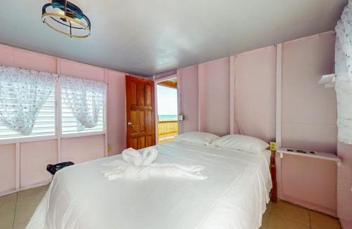 Sittee Point Apartment | Cabin 5 - The Purple Moon