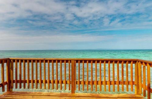 Sittee Point Apartment | Cabin 5 - The Purple Moon