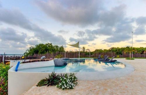 Cocoplum Apartment | Shark Studio Retreat at Swan Villas - Gold Standard Certified