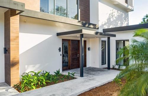 Cocoplum Villa | Villa Laguna at Beyond the Blue