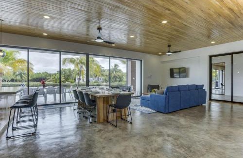 Cocoplum Villa | Villa Cascada at Beyond the Blue