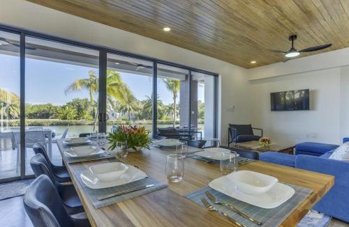 Cocoplum Villa | Villa Cascada at Beyond the Blue