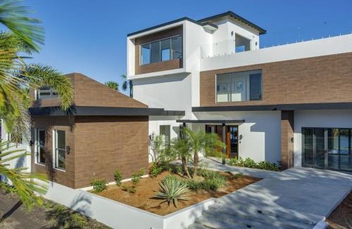 Cocoplum Villa | Villa Cascada at Beyond the Blue