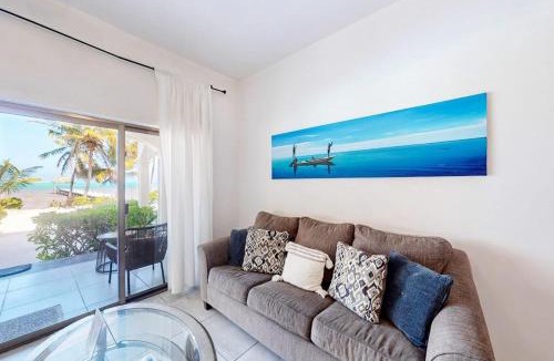 San Pedro House | New oceanfront condo w shared pool dock two kayaks partial AC strong WiFi