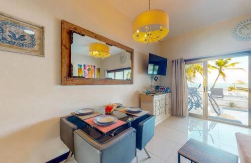 San Pedro House | Beachfront condo with pool amazing ocean view & WD - near restaurants