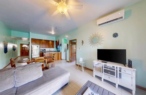 San Pedro House | Relaxing condo with shared pool ocean views partial AC & WiFi