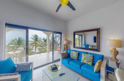 San Pedro House | Oceanfront apartment on the beach with great ocean views pool WiFi & AC