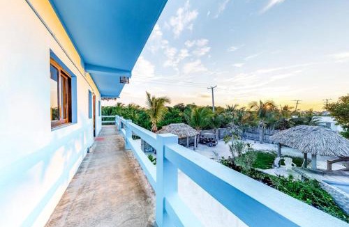 Caye Caulker Apartment | Budget-Friendly Suite with WiFi AC Shared Pool & Grill - Bike to Beach