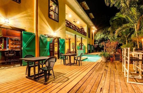 Bullet Tree Falls House | Family Suite @ Mahogany Hall