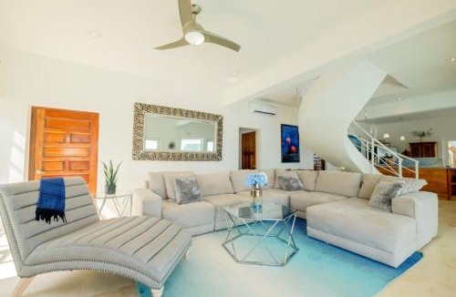 San Pedro Villa | The Fox Villa - Waterfront, 2 Private Pools, Own Boat with Captain, Free Shuttle