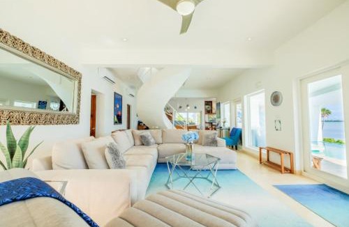 San Pedro Villa | The Fox Villa - Waterfront, 2 Private Pools, Own Boat with Captain, Free Shuttle