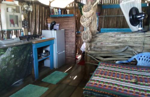 Hopkins Hostel | Kismet Inn DORM 20us per person