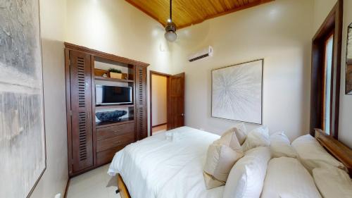 San Pedro Villa | Beachfront Estate Luxury Retreat