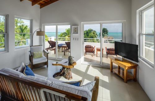 Caye Caulker Hotel | Weezie's Ocean Front Hotel and Garden Cottages