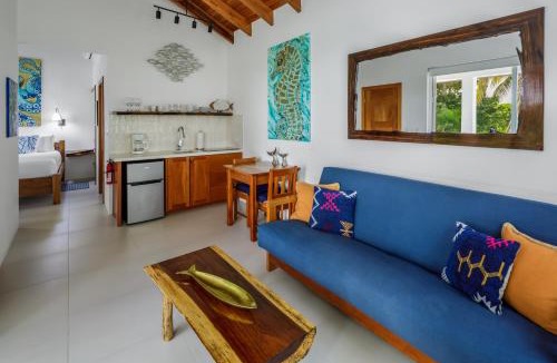 Caye Caulker Hotel | Weezie's Ocean Front Hotel and Garden Cottages