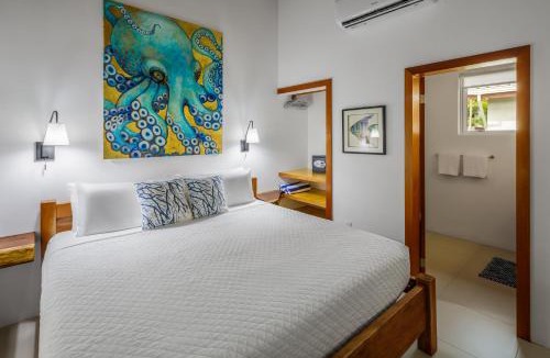 Caye Caulker Hotel | Weezie's Ocean Front Hotel and Garden Cottages