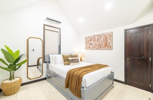 San Pedro Villa | Cats Cradle and Mistico Beach Club plus Boat Shuttle