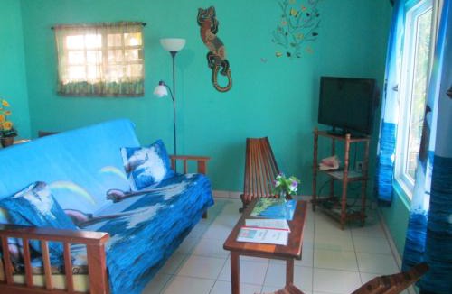 Caye Caulker Villa | SLO-N-EZ Villa- Gold Standard Certified