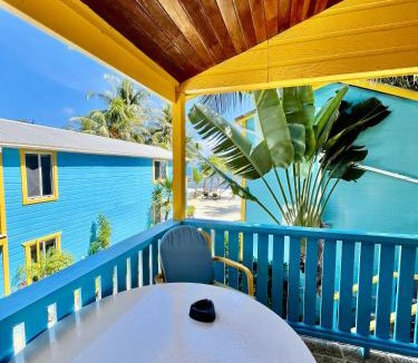 Caye Caulker Hotel | Colinda Cabanas
