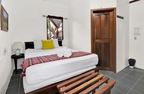 Santa Elena Hotel | Drift Inn Cayo