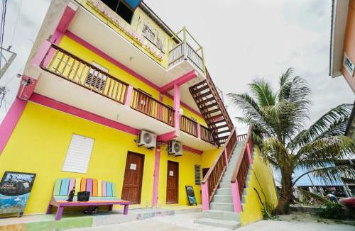 Caye Caulker Hostel | Travellers Palm Backpackers