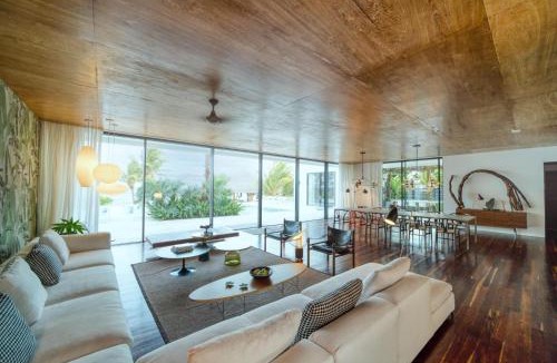 Placencia Villa | The Beach House - Upscale 5-bed Beachfront Villa w pool pier ocean views