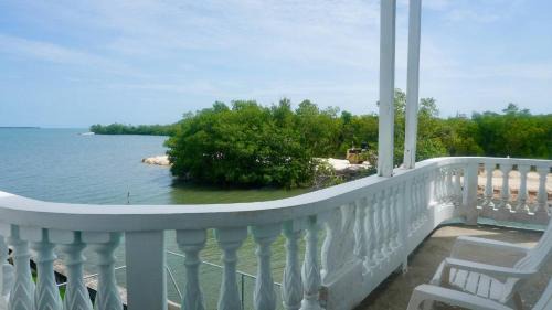 Belize City Apartment | See Belize WATERSIDE Sea View Family Apt for 6 with Kitchen, Balcony, Infinity POOL & Overwater Deck, 2nd Floor