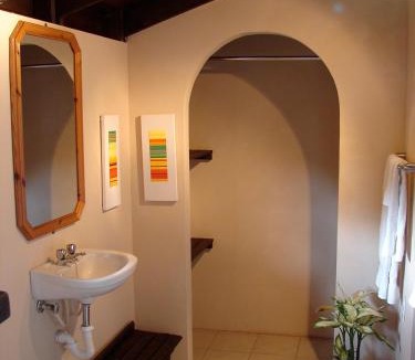 Crooked Tree Hotel | CROOКED TREE LODGE Belize